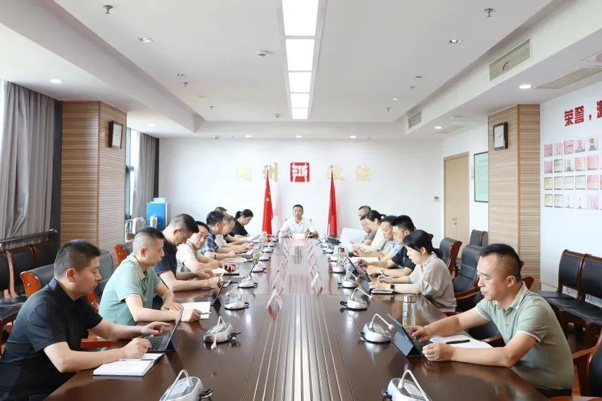 市委政法委机关深入贯彻中央八项规定精神学习教育第三期专题读书班暨理论学习中心组专题学习（扩大）会举行